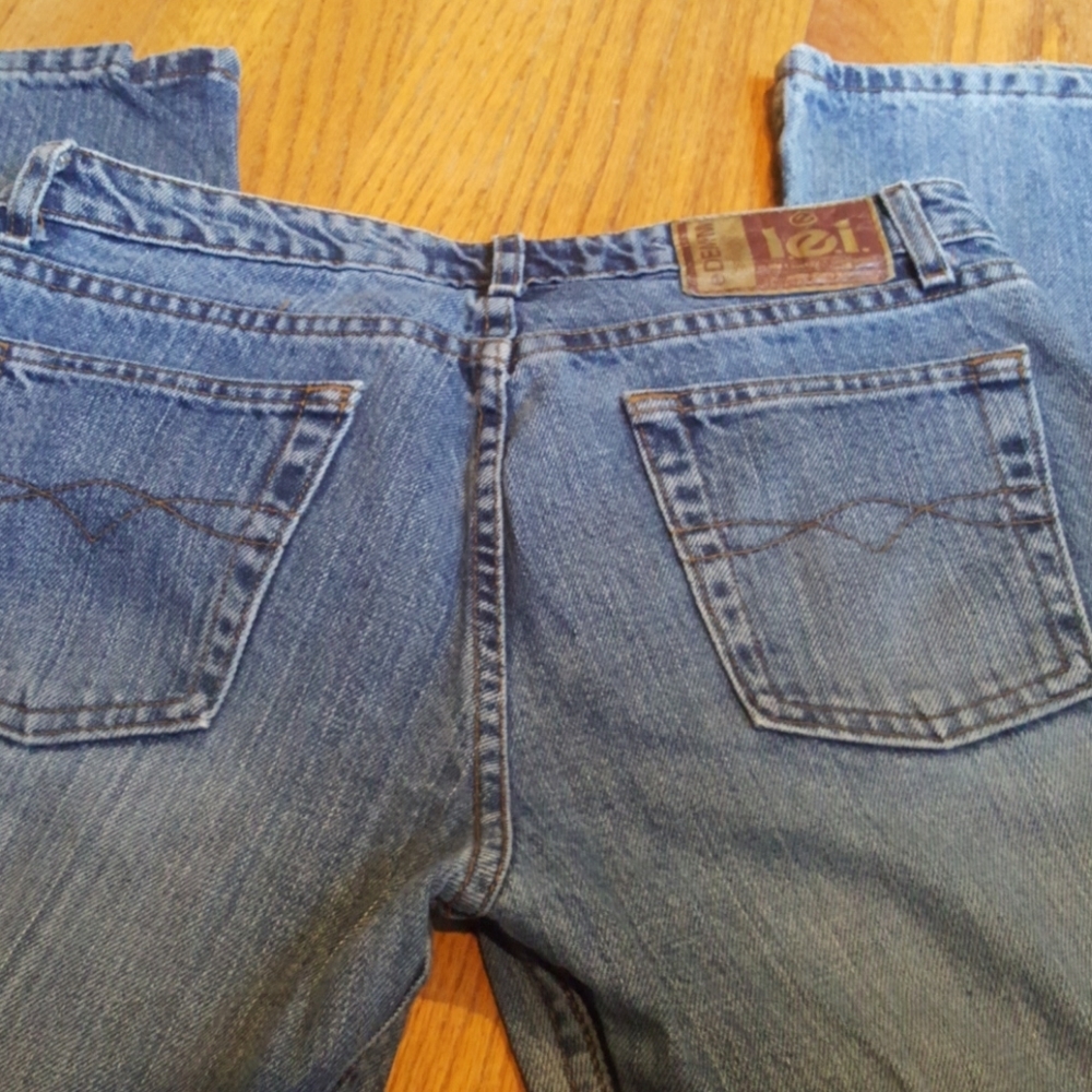 Vintage Lei flared low-rise jeans. - Picture 3 of 8